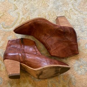 Frye Raina Bootie 78342 8 Cognac worn